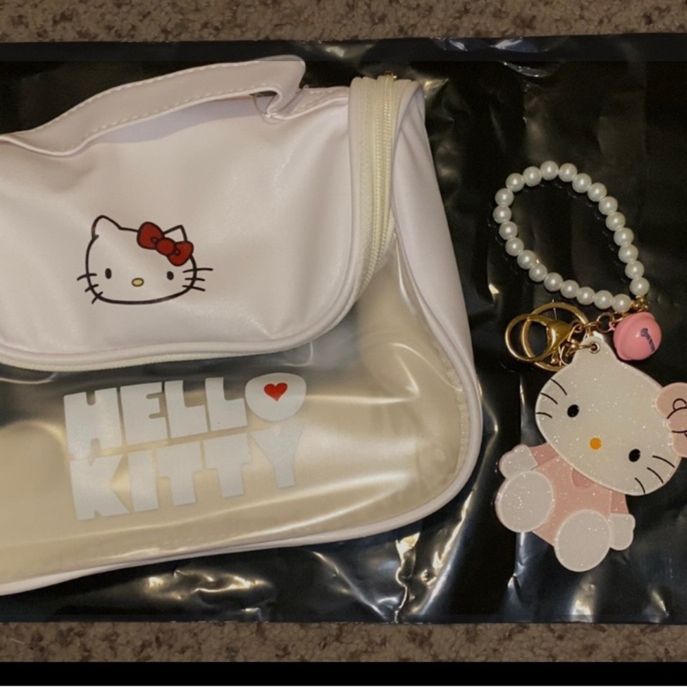 Hello Kitty White Hanging Cosmetic/Accessory Bag with Bag Charm